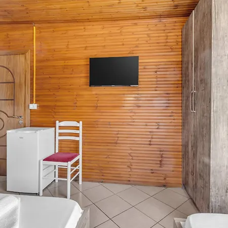 Emiljano 3* بيرات