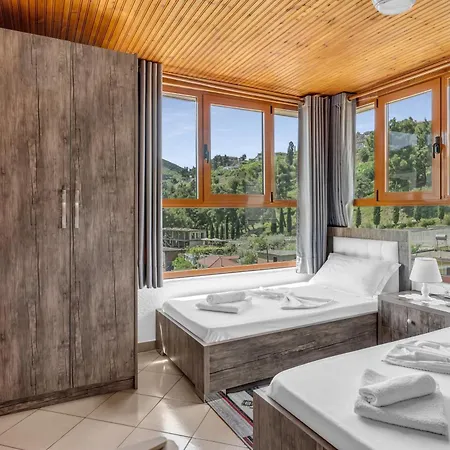 招待所 Emiljano 3*