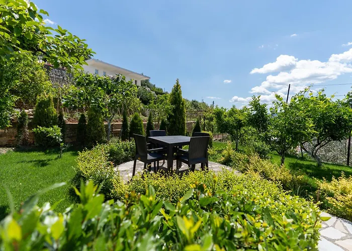 Emiljano Konukevi 3*