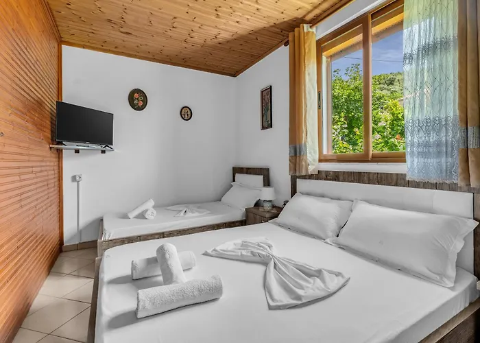 Emiljano Pensión Berat